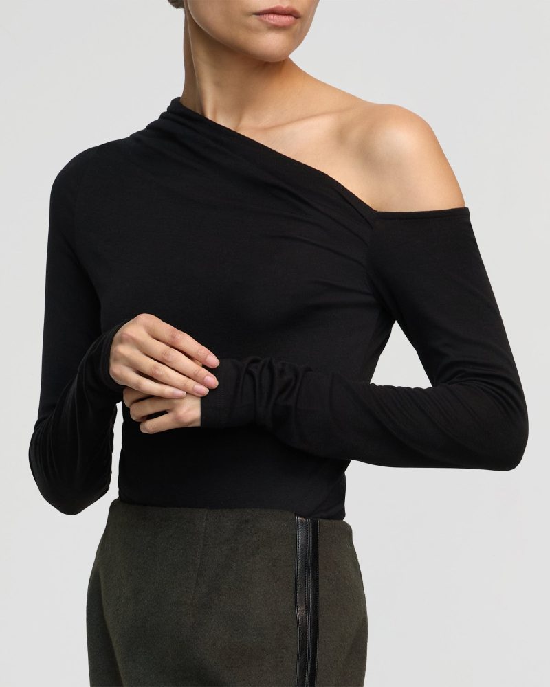 ayra tencel wool off shoulder tee black 3